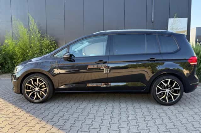 Volkswagen Touran (2018) thumbnail 4