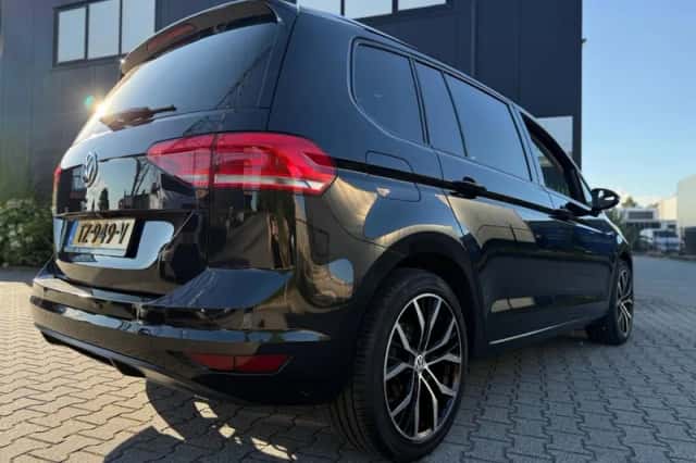 Volkswagen Touran (2018) thumbnail 6