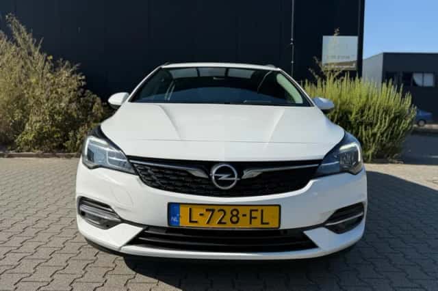 Opel Astra (2021) thumbnail 3