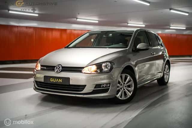 Volkswagen Golf (2016) thumbnail 1