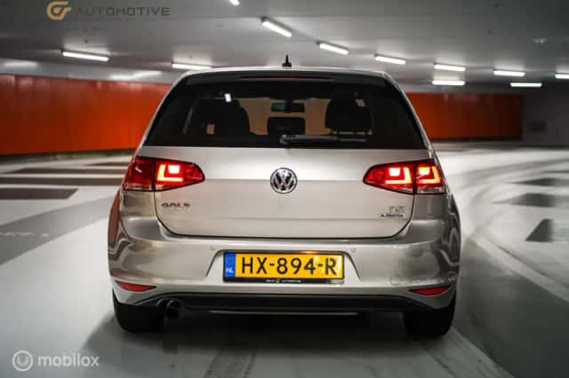 Volkswagen Golf (2016) thumbnail 4