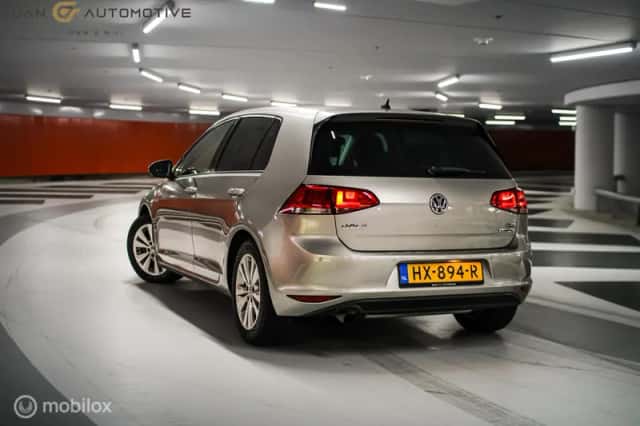 Volkswagen Golf (2016) thumbnail 5