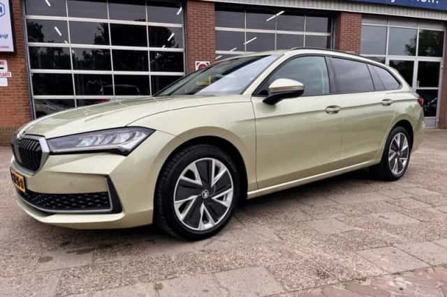 Škoda Superb (2024) thumbnail 3