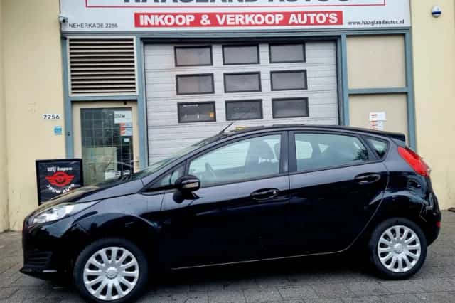 Ford Fiesta (2014) thumbnail 3