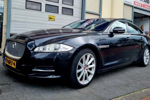 Jaguar XJ (2010) thumbnail 2