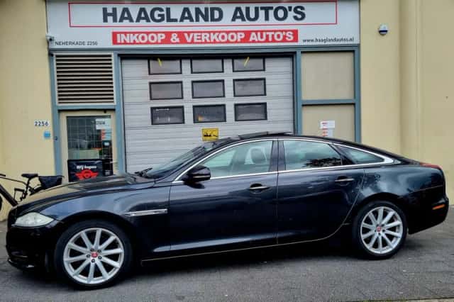 Jaguar XJ (2010) thumbnail 3