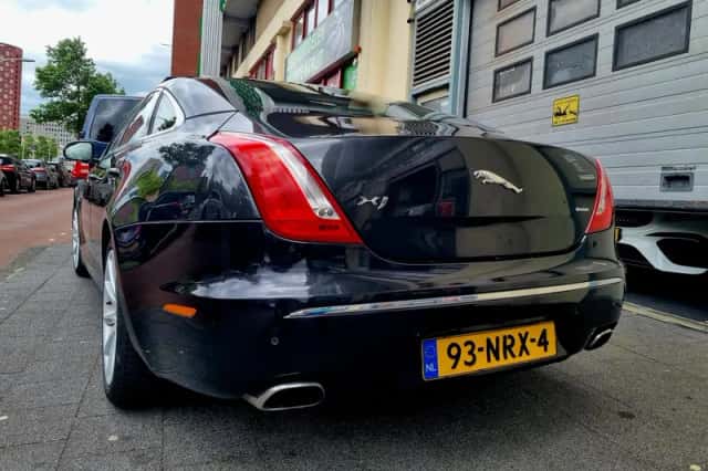 Jaguar XJ (2010) thumbnail 4