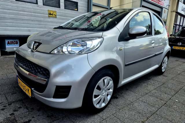 Peugeot 107 (2009) thumbnail 2