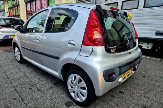 Peugeot 107 (2009) thumbnail 4