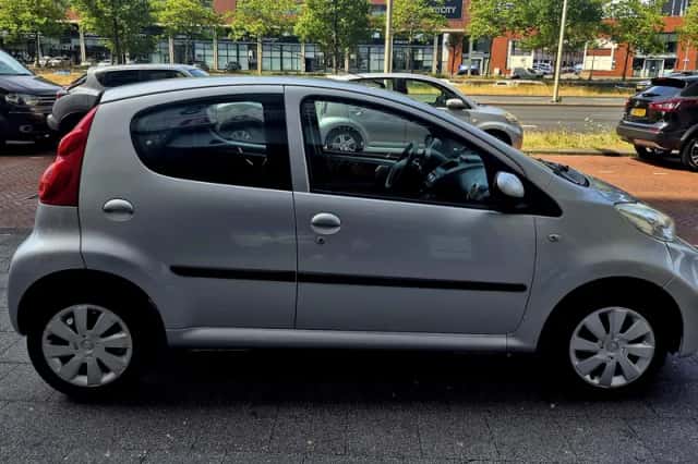 Peugeot 107 (2009) thumbnail 6