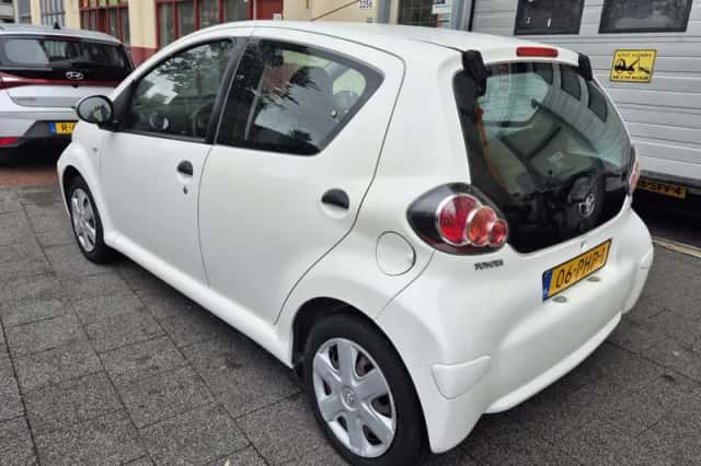Toyota Aygo (2011) thumbnail 5