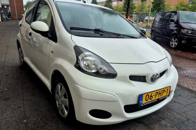 Toyota Aygo (2011) thumbnail 6