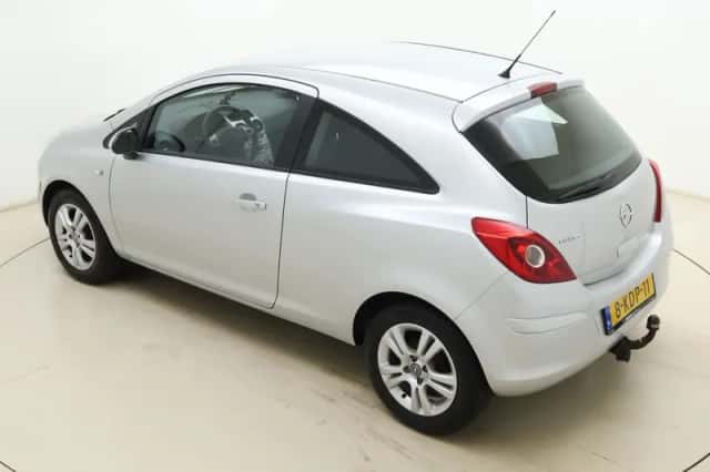 Opel Corsa (2013) thumbnail 4