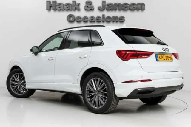 Audi Q3 (2019) thumbnail 3