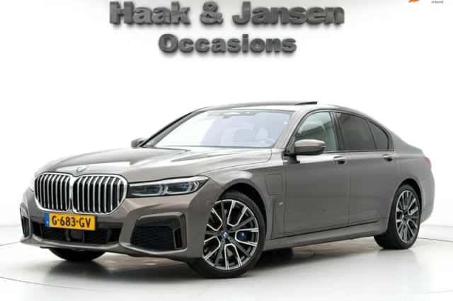 BMW 7-Serie (2019) thumbnail 1