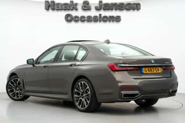 BMW 7-Serie (2019) thumbnail 3