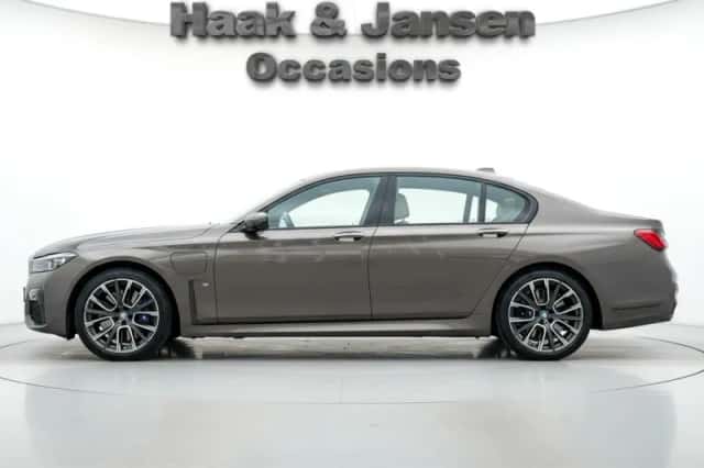 BMW 7-Serie (2019) thumbnail 6