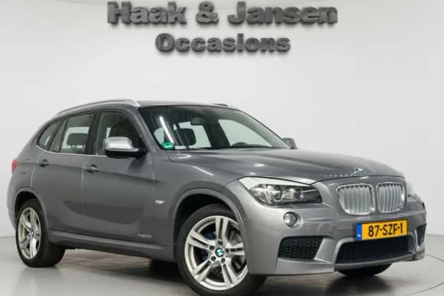 BMW X1 (2011) thumbnail 2