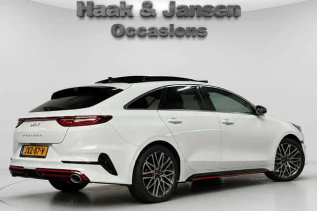 Kia Proceed (2024) thumbnail 3