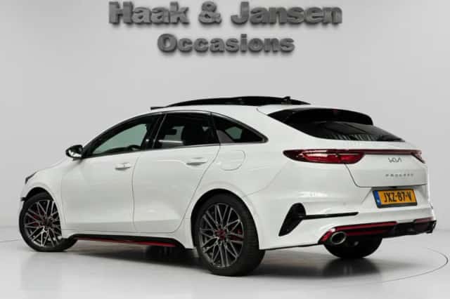 Kia Proceed (2024) thumbnail 4