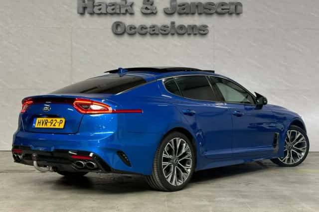 Kia Stinger (2017) thumbnail 4