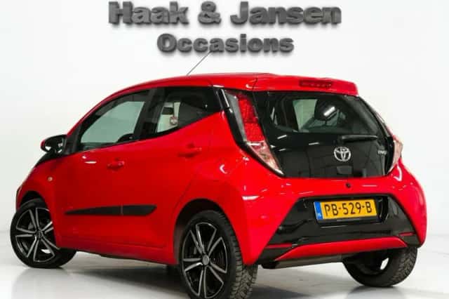 Toyota Aygo (2016) thumbnail 3