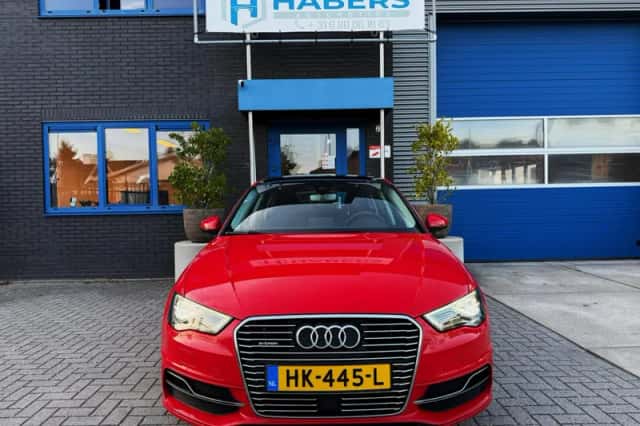 Audi A3 (2015) thumbnail 2