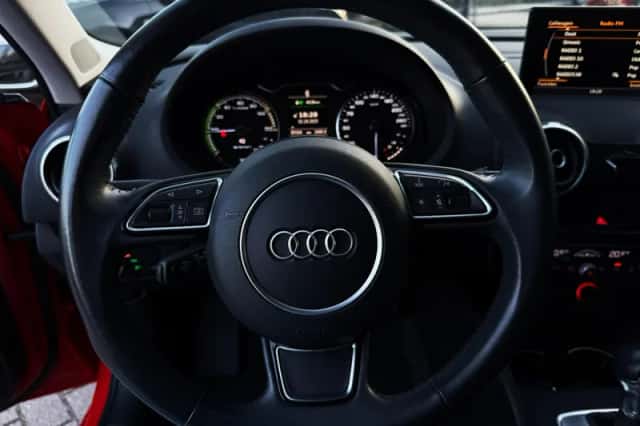 Audi A3 (2015) thumbnail 15