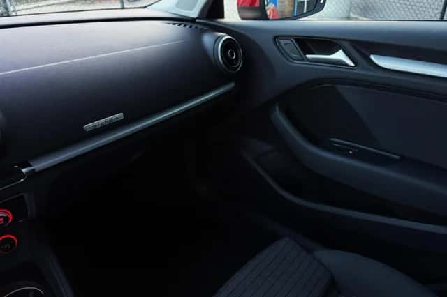 Audi A3 (2015) thumbnail 22