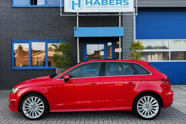 Audi A3 (2015) thumbnail 4