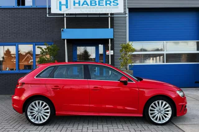 Audi A3 (2015) thumbnail 8