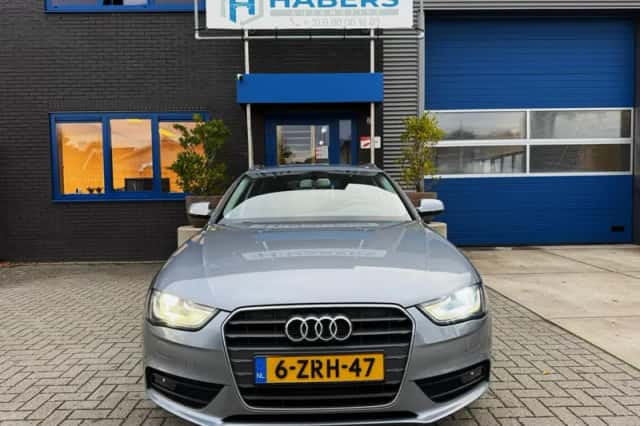 Audi A4 (2016) thumbnail 2