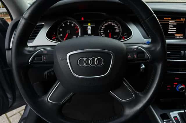 Audi A4 (2016) thumbnail 13