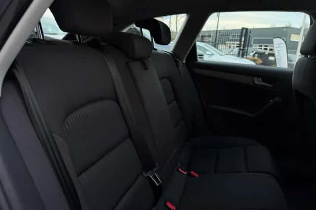 Audi A4 (2016) thumbnail 29
