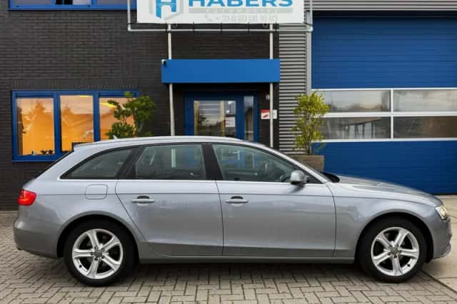Audi A4 (2016) thumbnail 8