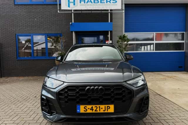 Audi Q5 (2022) thumbnail 2