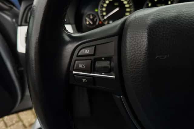 BMW 5-Serie (2014) thumbnail 17