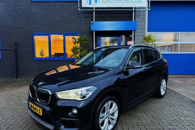 BMW X1 (2016) thumbnail 1