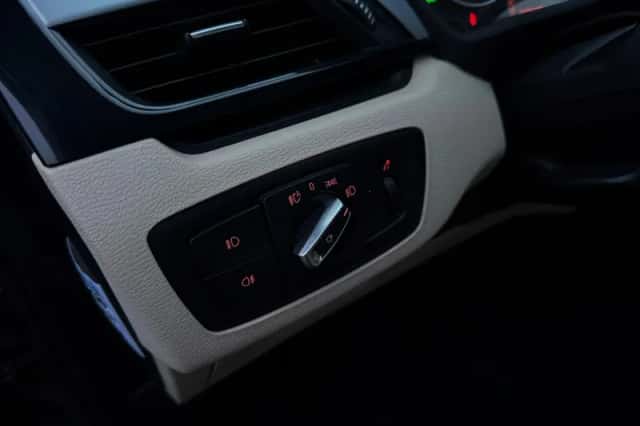 BMW X1 (2016) thumbnail 15