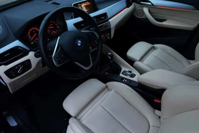 BMW X1 (2016) thumbnail 3