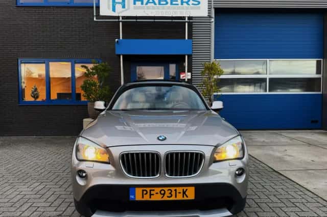 BMW X1 (2012) thumbnail 2