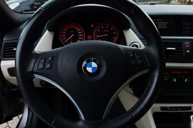 BMW X1 (2012) thumbnail 15