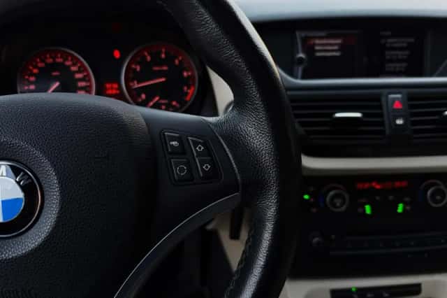 BMW X1 (2012) thumbnail 16
