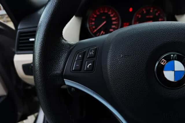BMW X1 (2012) thumbnail 17