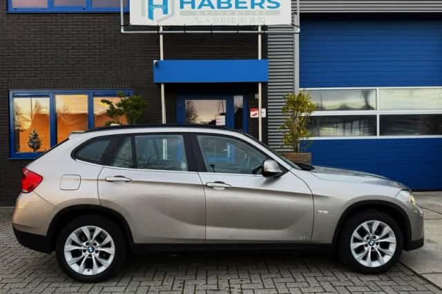 BMW X1 (2012) thumbnail 9