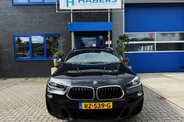 BMW X2 (2018) thumbnail 2