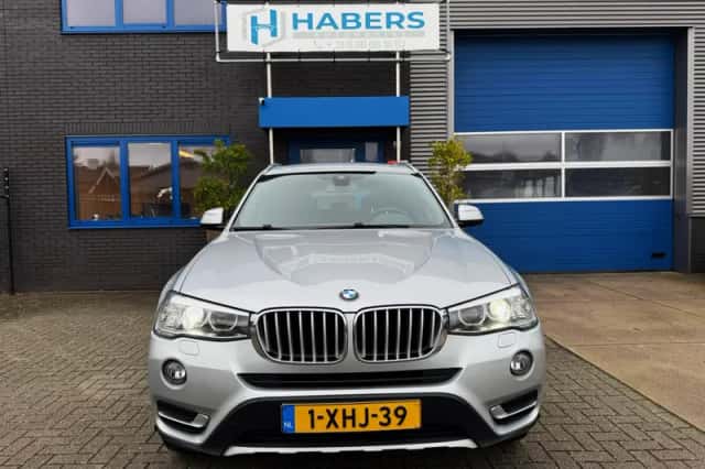 BMW X3 (2014) thumbnail 2