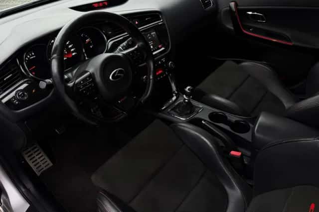Kia Cee'd (2016) thumbnail 3