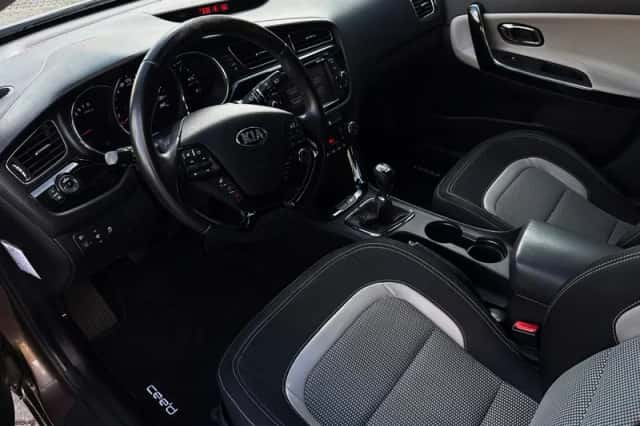 Kia Cee'd (2015) thumbnail 3