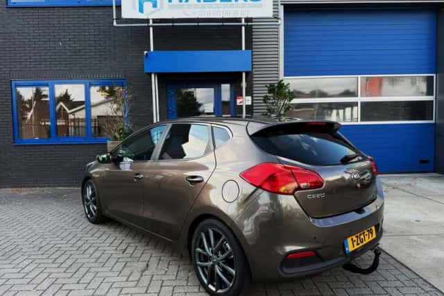 Kia Cee'd (2015) thumbnail 6